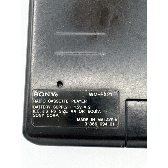 Sony WM-FX21 Walkman AM/FM Radio Cassette Player Radio Works Tape AS-IS - Picture 7 of 9